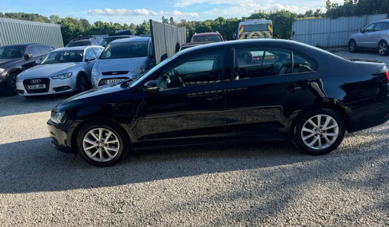 
								2011 Volkswagen  Jetta full									