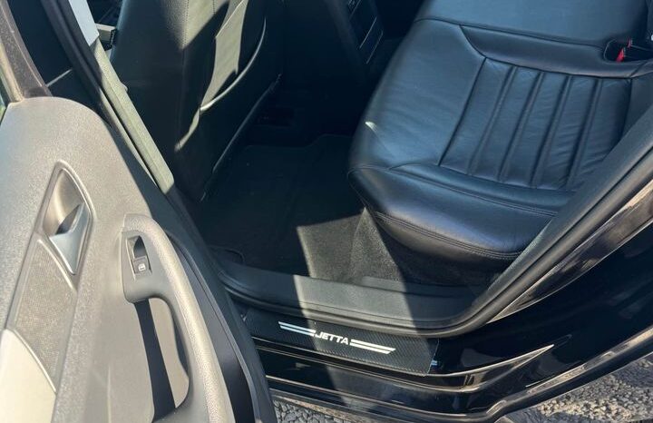 
								2011 Volkswagen  Jetta full									