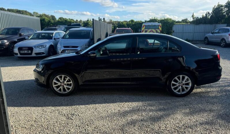 
								2011 Volkswagen  Jetta full									