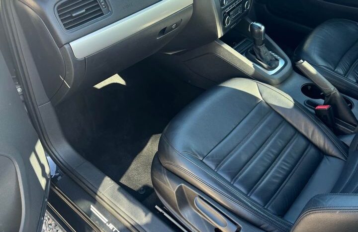 
								2011 Volkswagen  Jetta full									