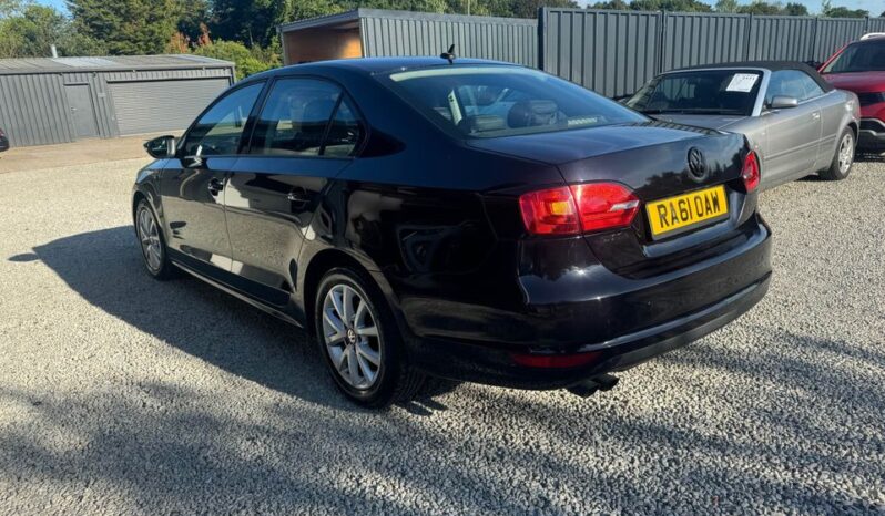 
								2011 Volkswagen  Jetta full									