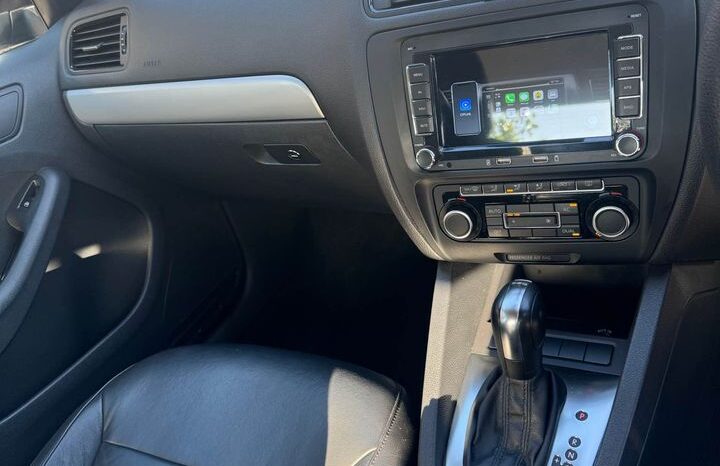 
								2011 Volkswagen  Jetta full									